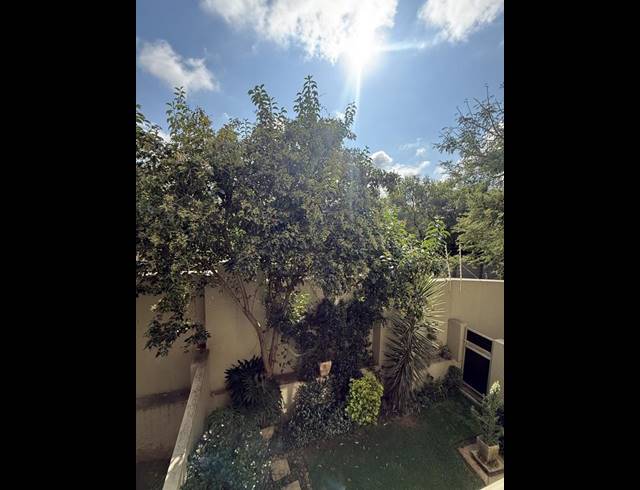 2 BEDROOM APARTMENT FOR SALE IN BRYANSTON